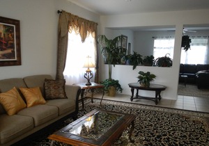 Gorgeous 4 Bedroom Villa, Private Pool - Minutes away from Disney World
