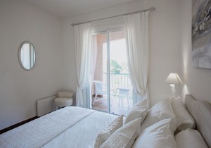 Gorgeous villa facing the sea 3 - 5 mints stroll to beach