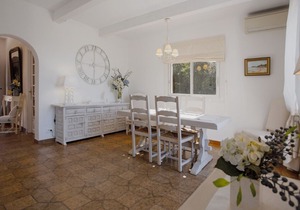 Gorgeous villa facing the sea 3 - 5 mints stroll to beach