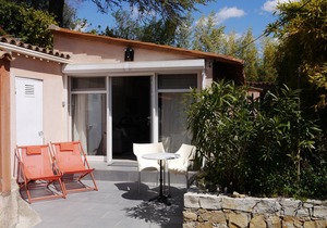 Gorgous, independent studio with terraces