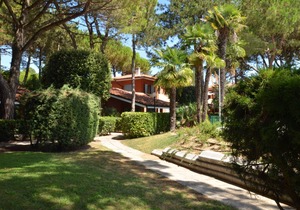 Holiday apartment with air conditioning and balcony
