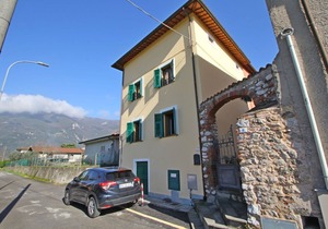 House in Camaiore center for 5 People with Garden