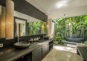 La Banane, 5 Bedroom Villa+Cook, Peaceful Tranquility, 5 mins from Seminyak.