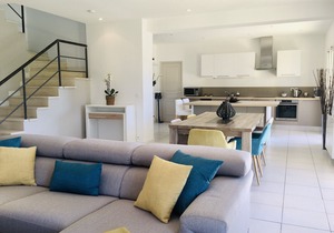 La Gaude, villa 6 people-garden-pool-open view in a quiet