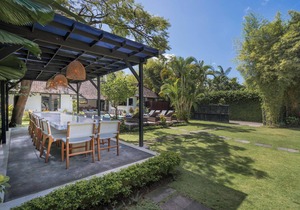 LARGE GROUPS, 10 BDR, NR BEACH, GREAT INCLUSIONS