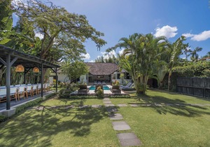 LARGE GROUPS, 10 BDR, NR BEACH, GREAT INCLUSIONS