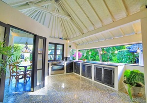 LARGE GROUPS, 10 BDR, NR BEACH, GREAT INCLUSIONS