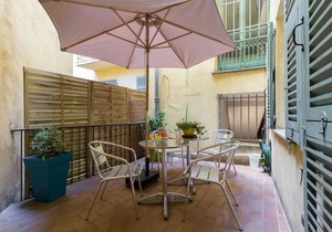 Large one bedroom flat in the Old Town