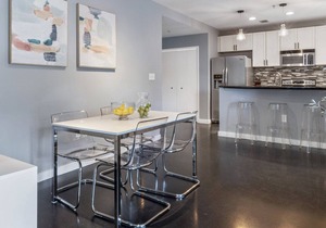 Lovely 2/2 Apartment in Downtown Orlando with parking