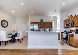 Lovely 5 Bed Home with Lake View and Private Pool