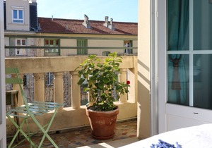Lovely apartment in vibrant and genuine Liberation in central Nice.