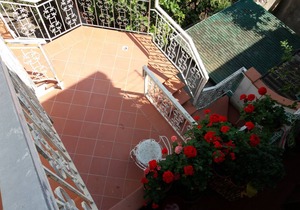 Lovely lovely house just steps from the sea