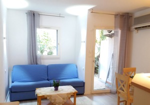 Lovely studio with pool and park near the beach