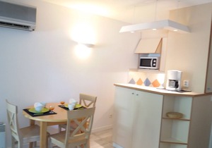 Lovely studio with pool and park near the beach