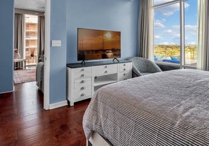 Luxurious 2/2 Penthouse in downtown Orlando with a billiard room&oversized patio