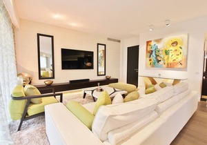 Luxury brand-new 4 bedroom apartment, sea view, terrace, pool, near the sea