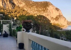 Luxury one large bedrom flat with large sea view.