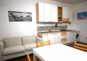 M195 - Marcelli, three-room apartment with terrace 200m from the sea