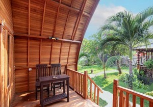 Made Taro - Menjangan Homestay