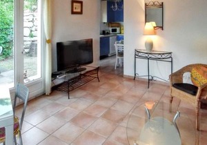 Maison conviviale avec vue sur la montagne à Sainte-Maxime
