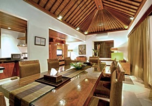 Majestic 4BR Villa Located Near The Beach, Sanur! 8Min Walk To The Night Market!