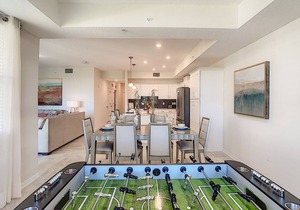 Modern Storey Lake Condo, 5 mi to Disney, Foosball, Giant Water Slide