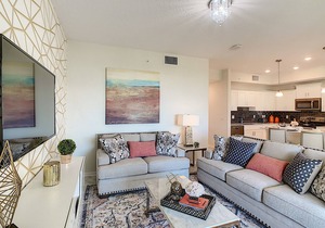 Modern Storey Lake Condo, 5 mi to Disney, Foosball, Giant Water Slide
