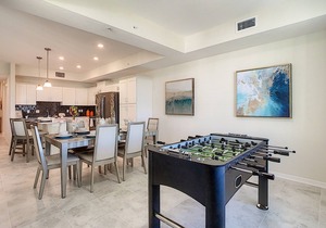Modern Storey Lake Condo, 5 mi to Disney, Foosball, Giant Water Slide