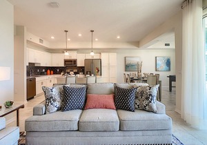 Modern Storey Lake Condo, 5 mi to Disney, Foosball, Giant Water Slide