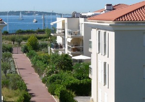 Modern Two Bedroom Ground Floor Apartment close to beach and Juan Les Pins