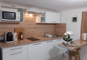 Newly renovated studio in the Libération district