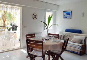 Nice apartment by the sea, swimming pool, air conditioning, Wifi, private garage