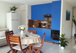 Nice apartment by the sea, swimming pool, air conditioning, Wifi, private garage