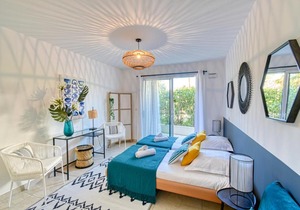 Nice Apartment With Private Garden, Pool & Parking