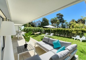Nice Apartment With Private Garden, Pool & Parking
