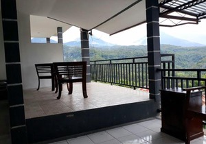 One Homestay and Warung