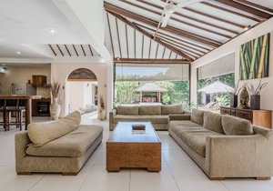 Peaceful 4BR Villa In The HEART Of Seminyak - ONLY 4Min Drive To Seminyak Square