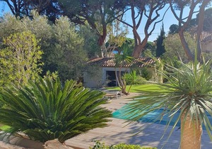 Pool villa for 8 people Domaine du Saut du Loup