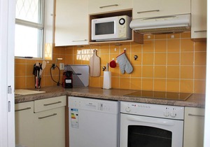 Quiet, air-conditioned, well-equipped studio with sea view terrace - Sleeps 2