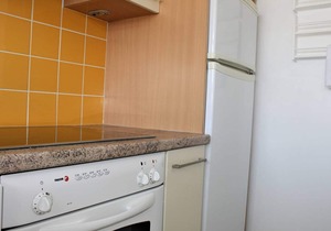 Quiet, air-conditioned, well-equipped studio with sea view terrace - Sleeps 2