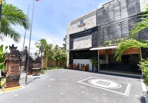 RedDoorz Plus near Mall Bali Galeria 2