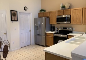 Renovated Waterfront 3Bd/2B Home 20min to Disney, Universal and Shops
