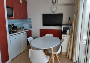 Sea view apartment *