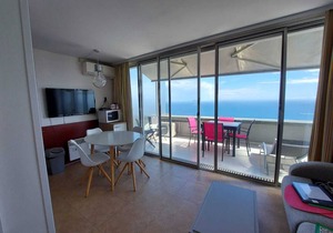 Sea view apartment *
