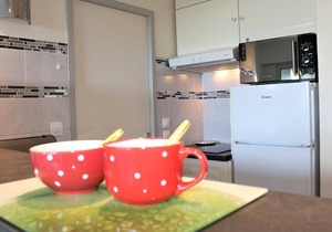 Seafront 2-Bedroom Apartment with Garden & Port Views, 10min to Train, Near Shops & Market