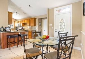 Southeast Facing Private Pool,lakeside,3 Br-2 Bath,10 Min-disney, Modern