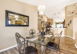 SOUTHFACING Private Pool, Lakeview,4 BR-2 Bath,Ultra Clean Modern,10 min Disney