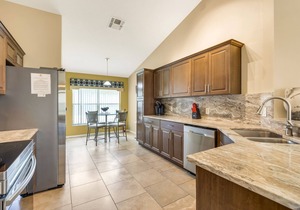 SOUTHFACING Private Pool, Lakeview,4 BR-2 Bath,Ultra Clean Modern,10 min Disney
