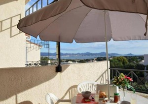 St-Aygulf : Mezzanine 4 pers, terrasse, parking, lave-linge, animaux bienvenus - FR-1-226A-13