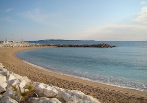 Studio Cabin for 2 adults opposite the beach.